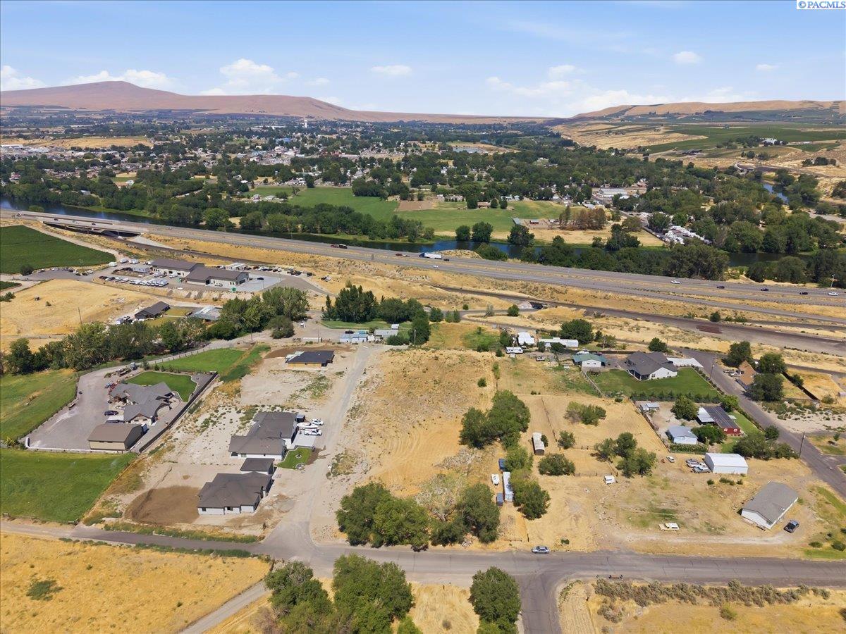 6834 NE 2nd St, Benton City, WA 99320