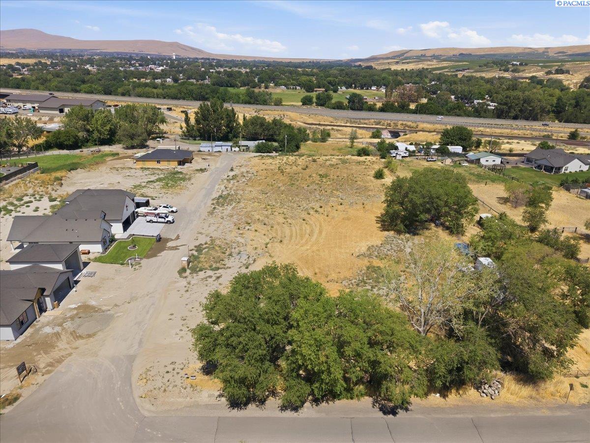 6834 NE 2nd St, Benton City, WA 99320