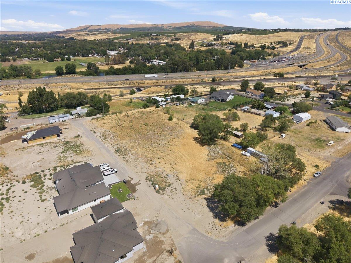 6834 NE 2nd St, Benton City, WA 99320
