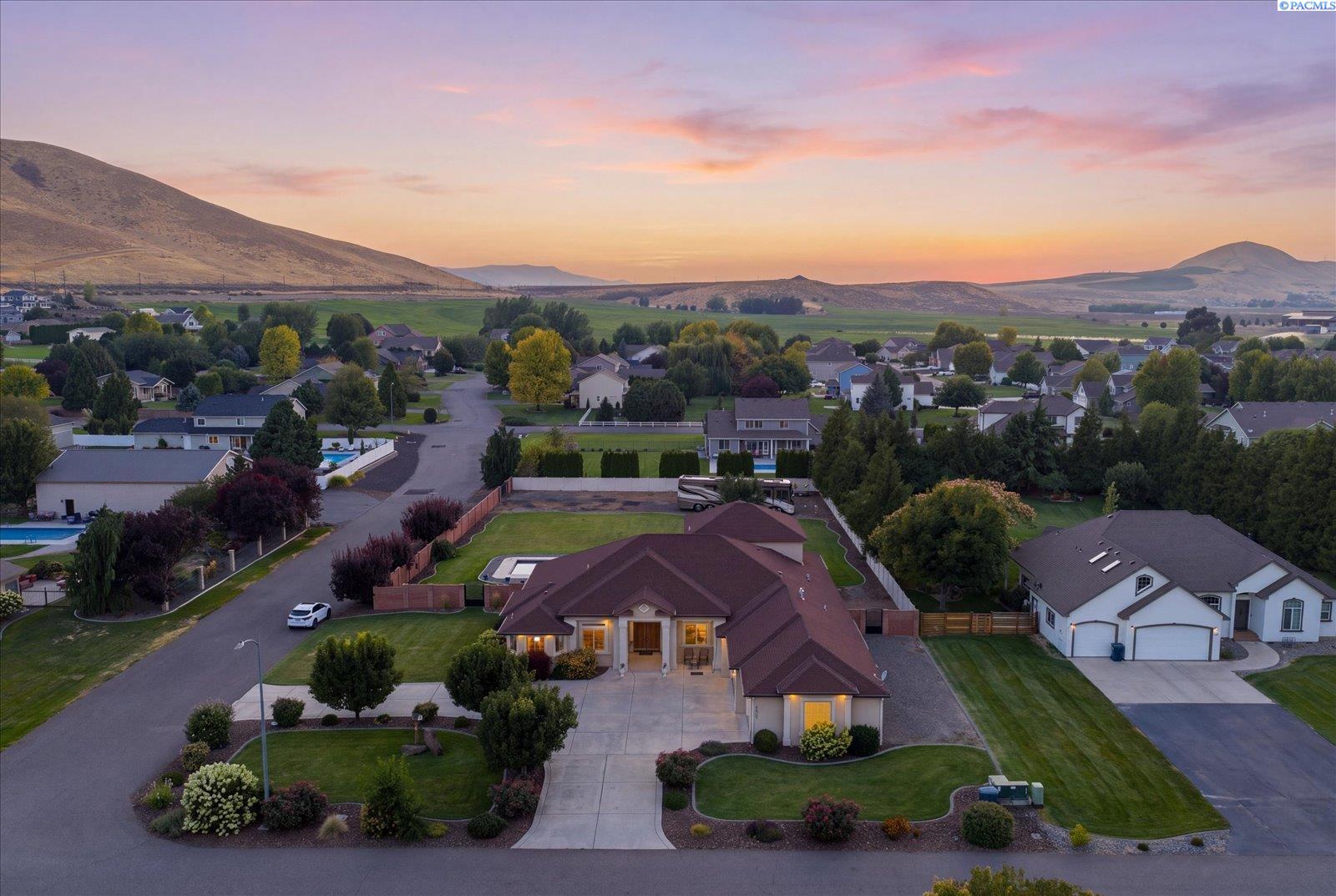 5706 Glenbrook Loop, West Richland, WA 99353