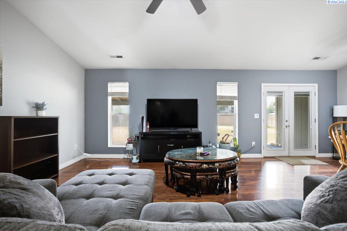 4501 W Grand Ronde Ave, Kennewick, WA 99336