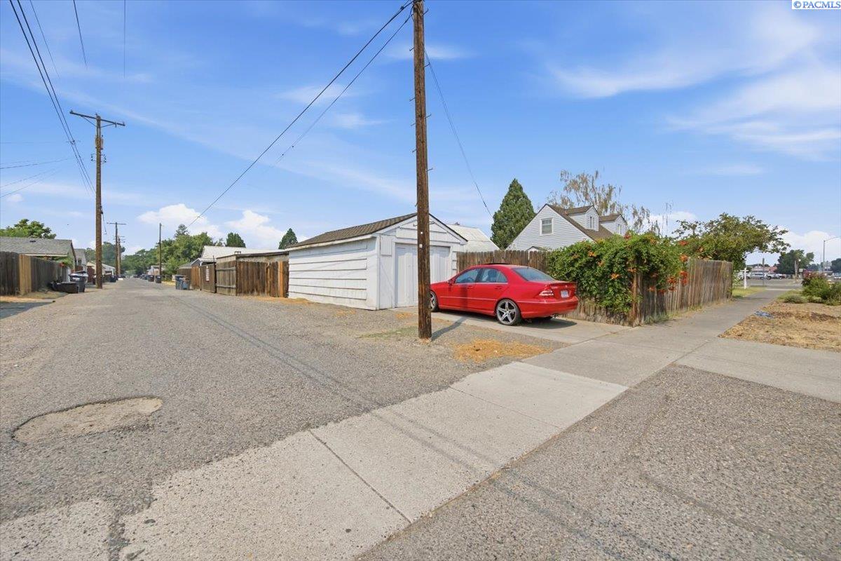 1004 W Henry St, Pasco, WA 99301