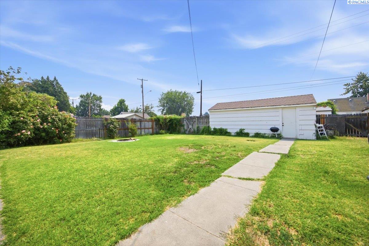1004 W Henry St, Pasco, WA 99301