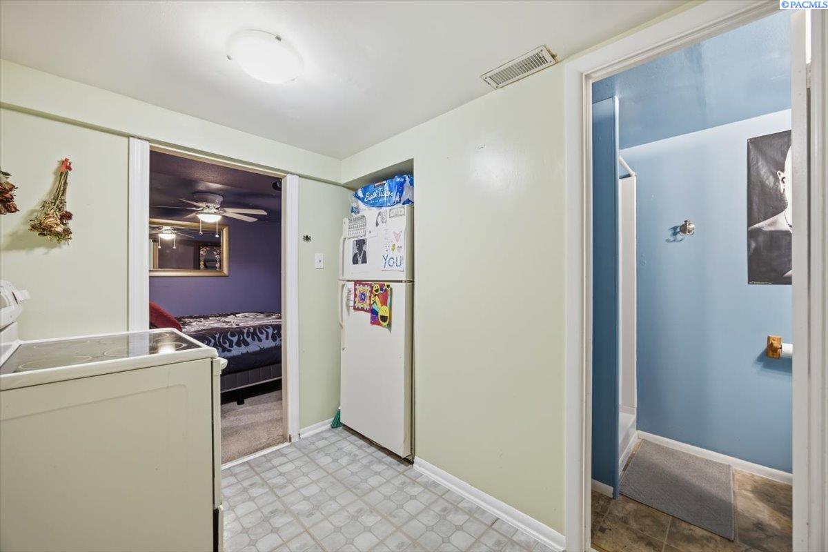 1004 W Henry St, Pasco, WA 99301
