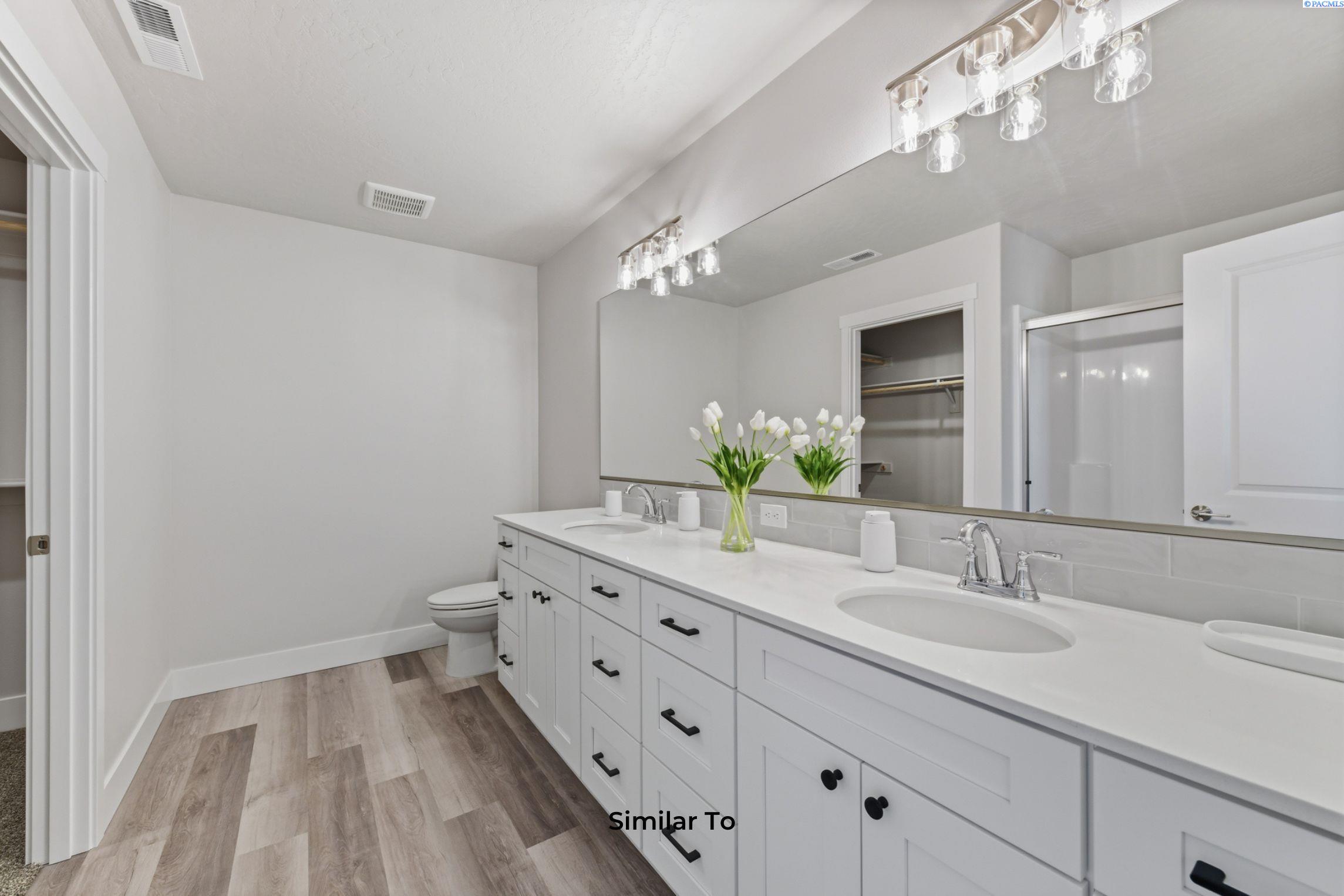 710 Honeylicious St, Richland, WA 99352