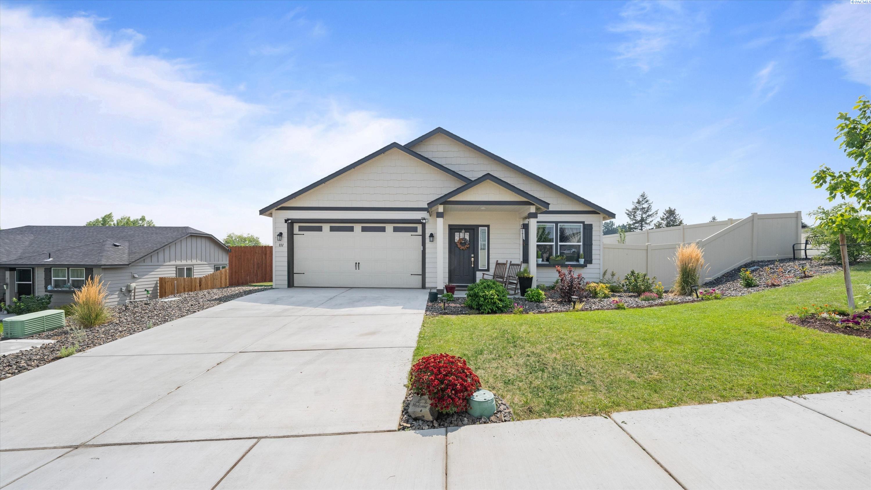831 Annajean Ave, Benton City, WA 99320