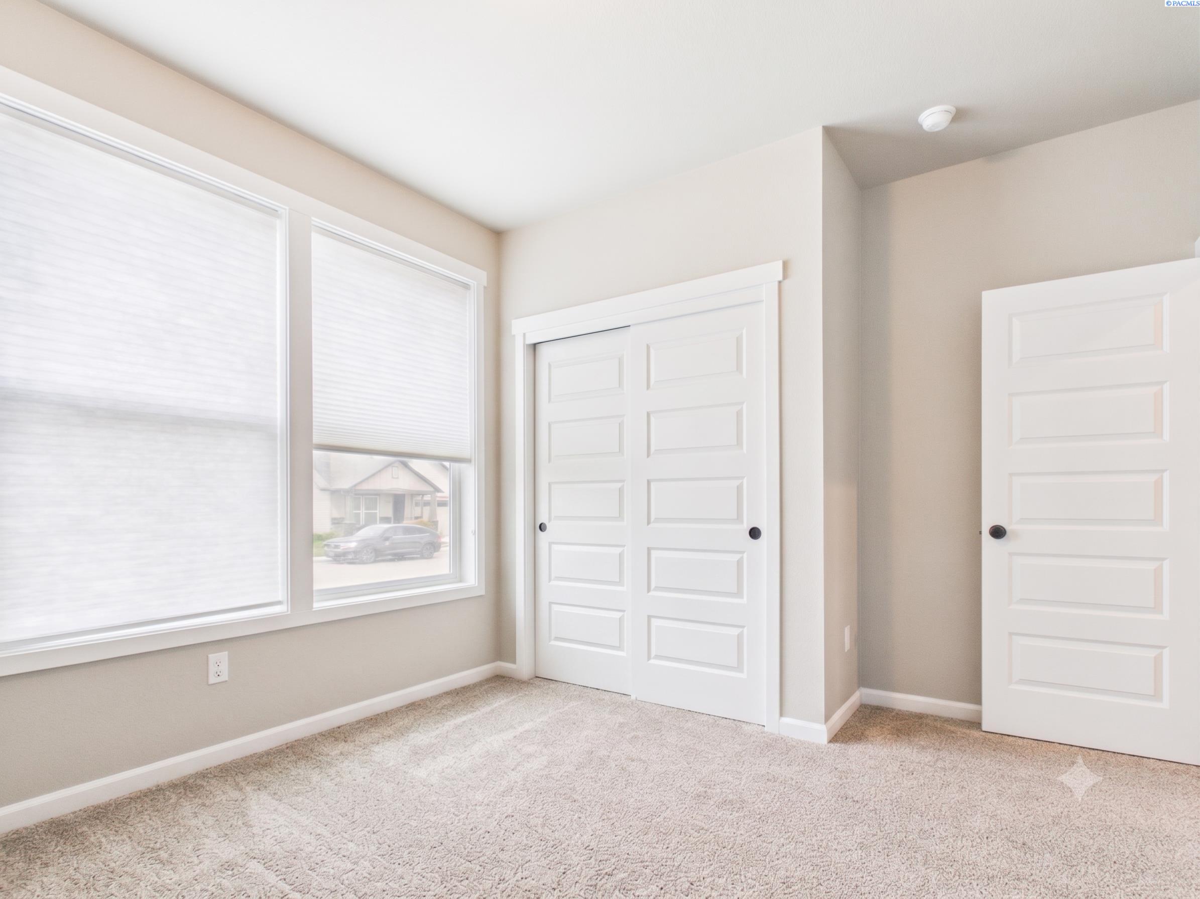 7889 Blanchard Lp, West Richland, WA 99353