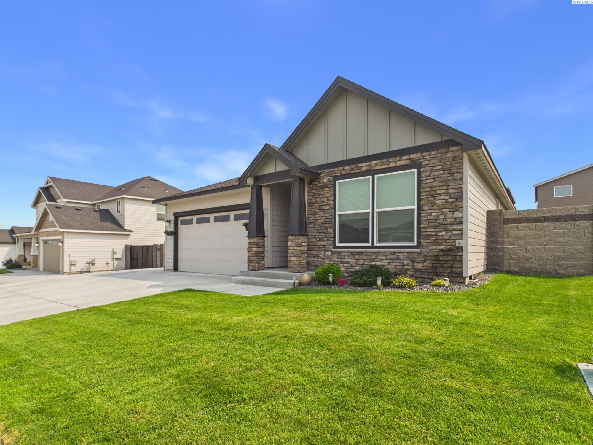 7889 Blanchard Lp, West Richland, WA 99353