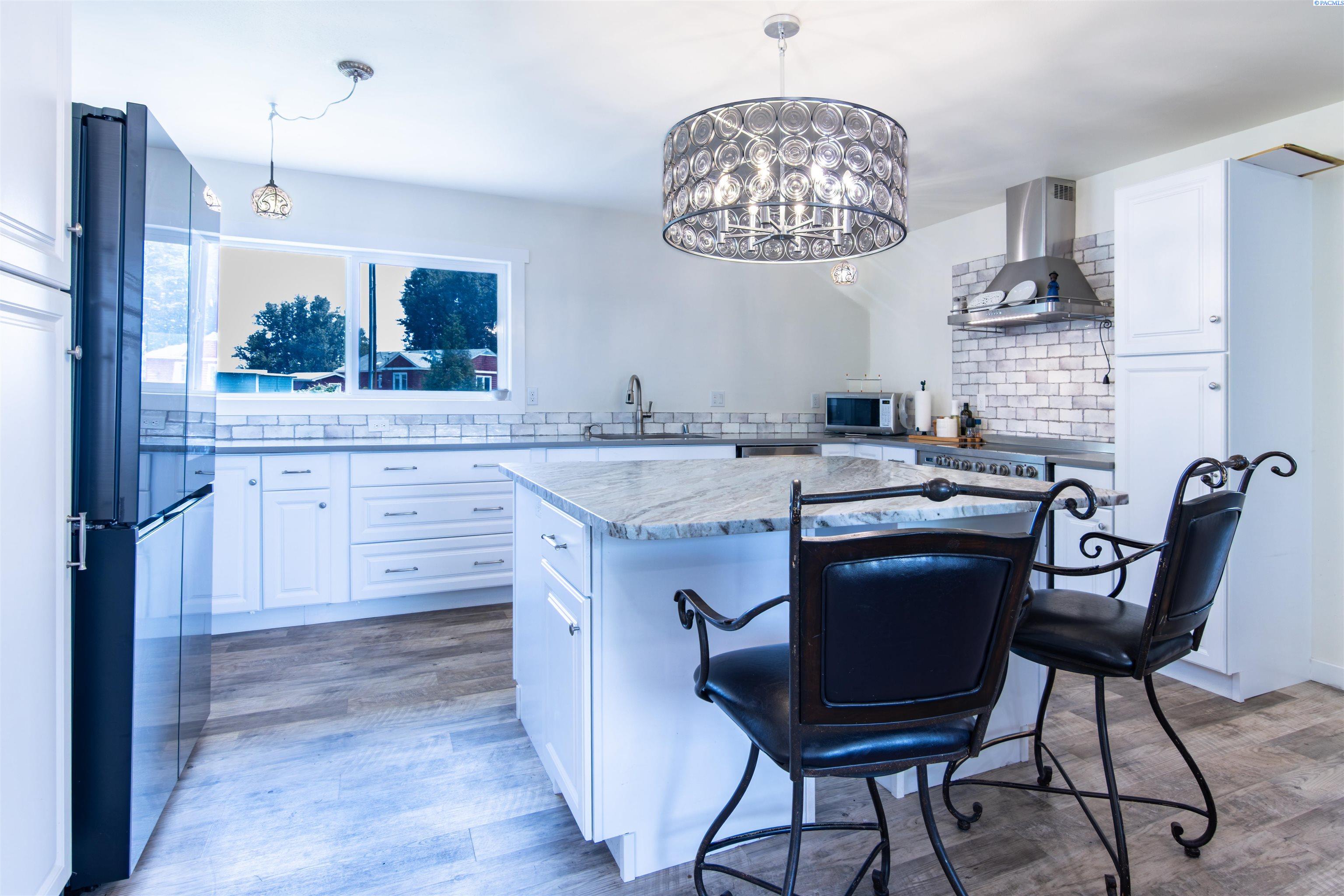 1708 Hunt Ave, Richland, WA 99354