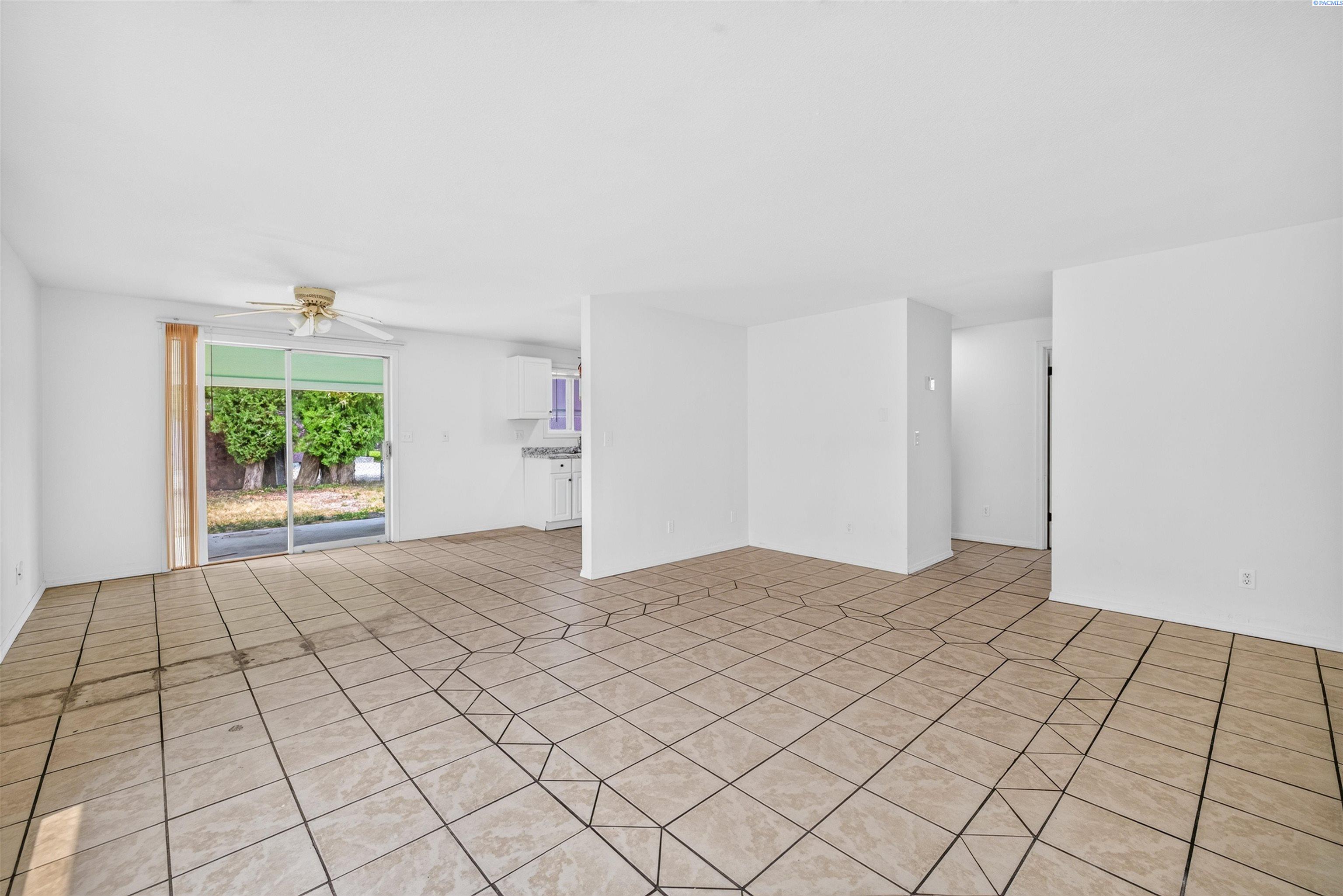 1808 N 20th Ave, Pasco, WA 99301