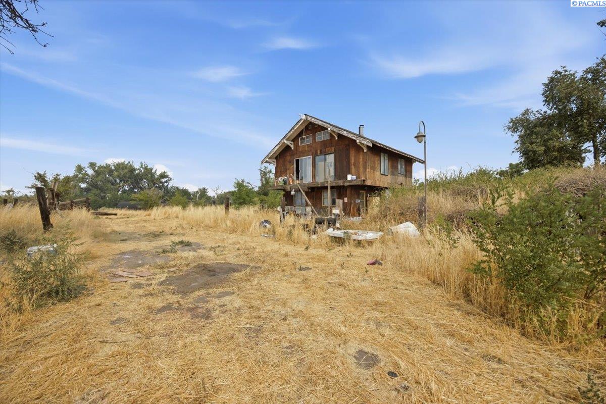 226704 E Bowles Rd, Kennewick, WA 99337
