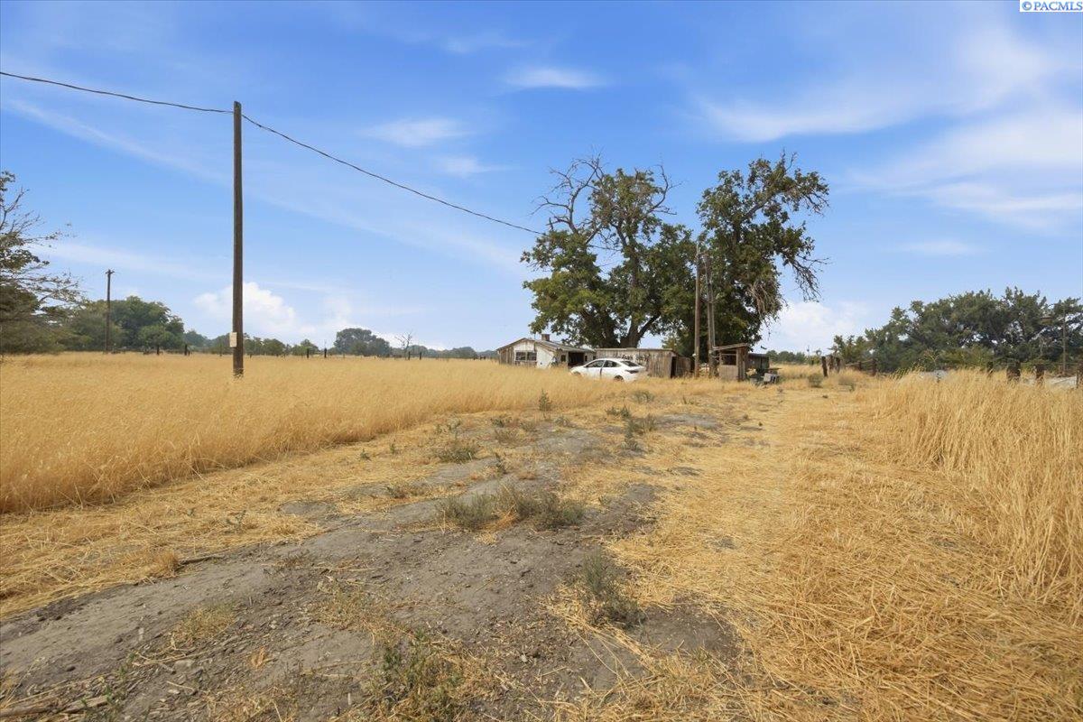226704 E Bowles Rd, Kennewick, WA 99337