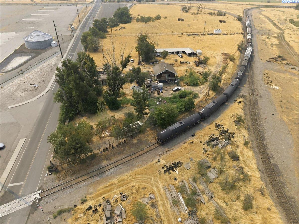 226704 E Bowles Rd, Kennewick, WA 99337