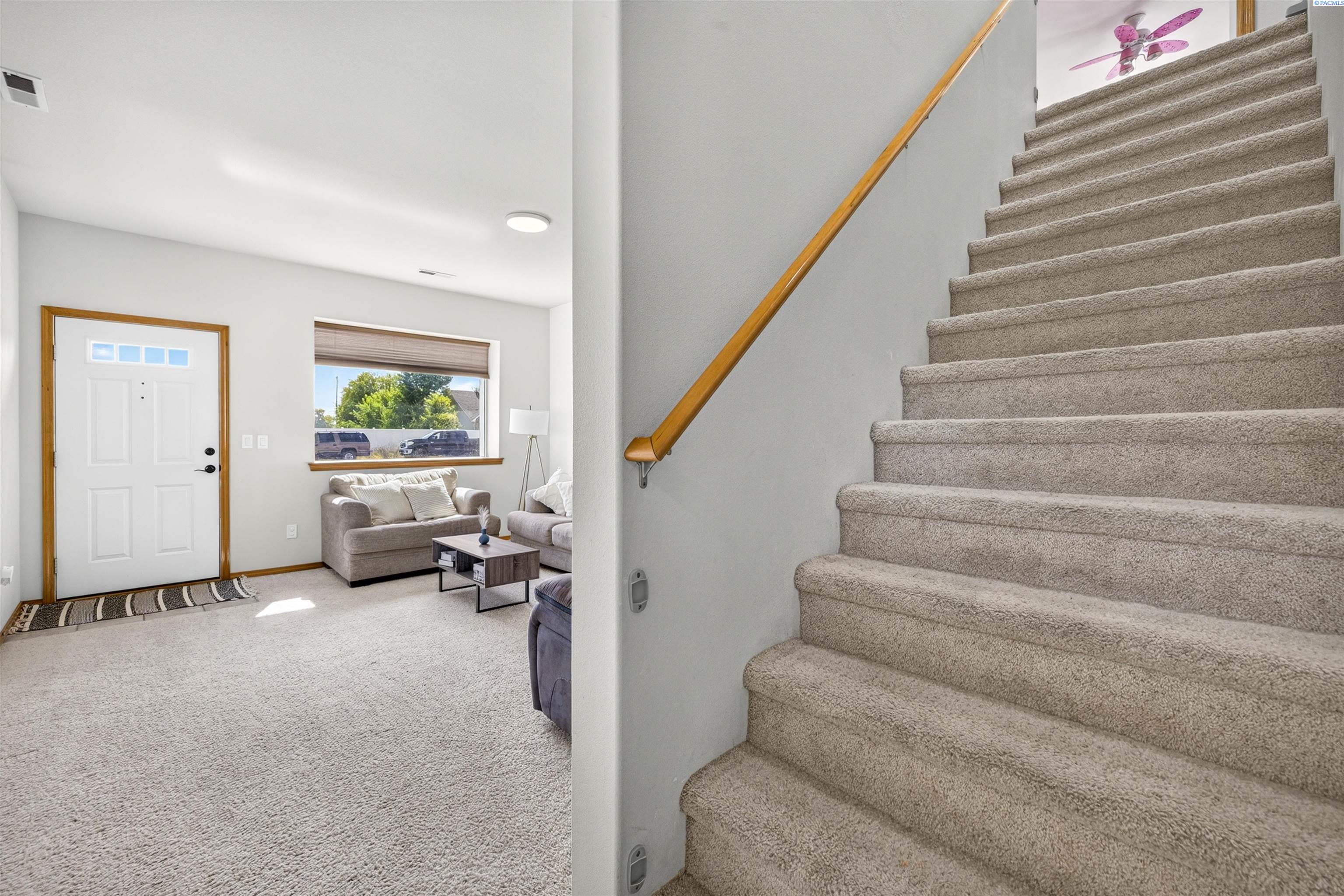 1312 N 37th Ct, Pasco, WA 99301