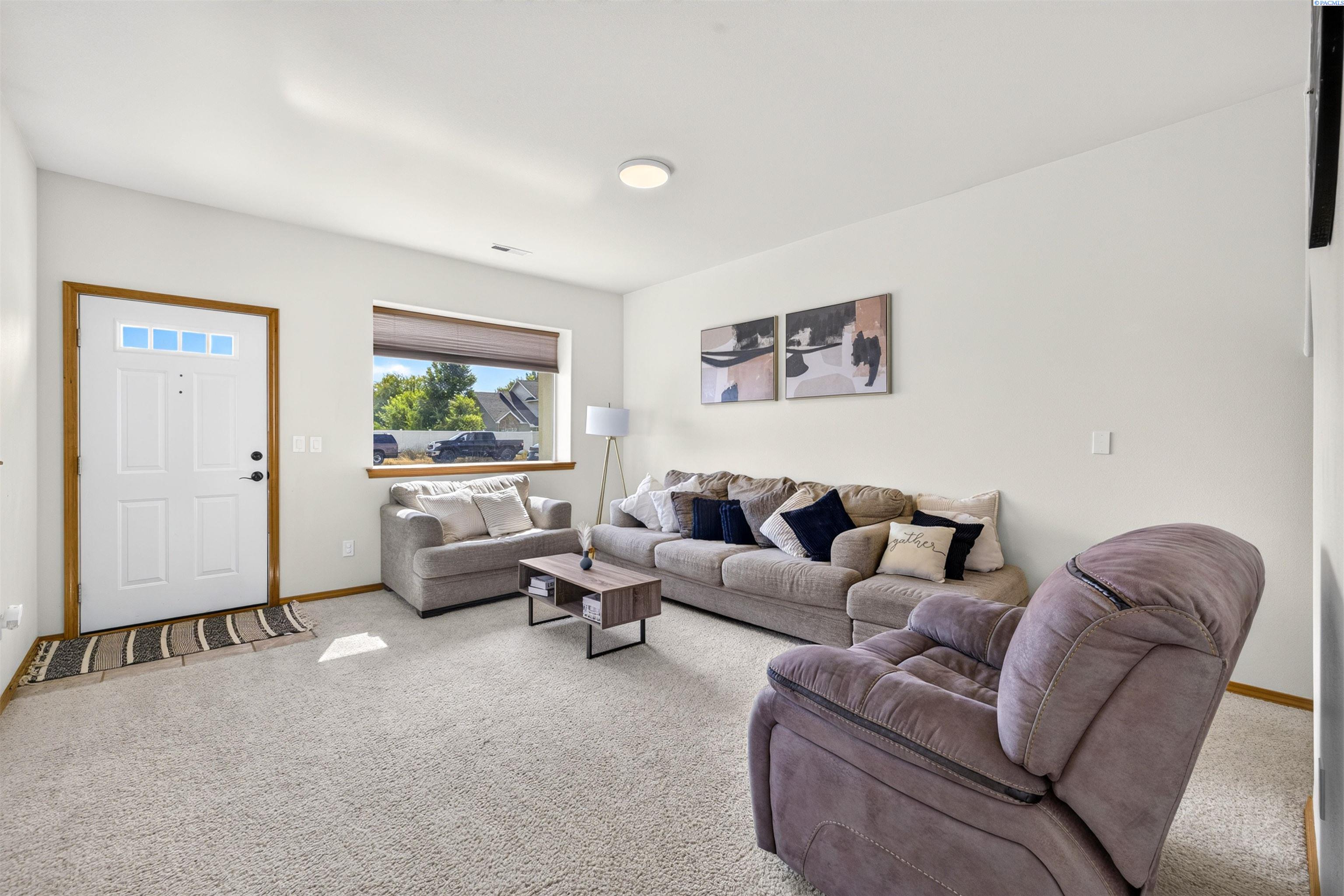 1312 N 37th Ct, Pasco, WA 99301