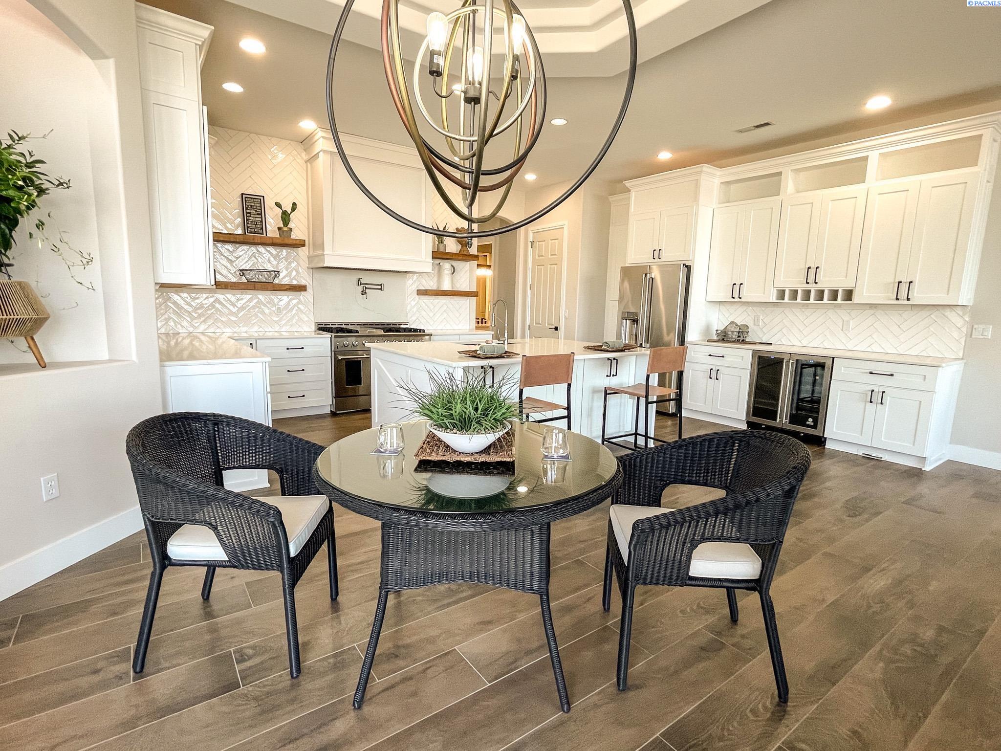 231 Meadowridge Loop, Richland, WA 99352