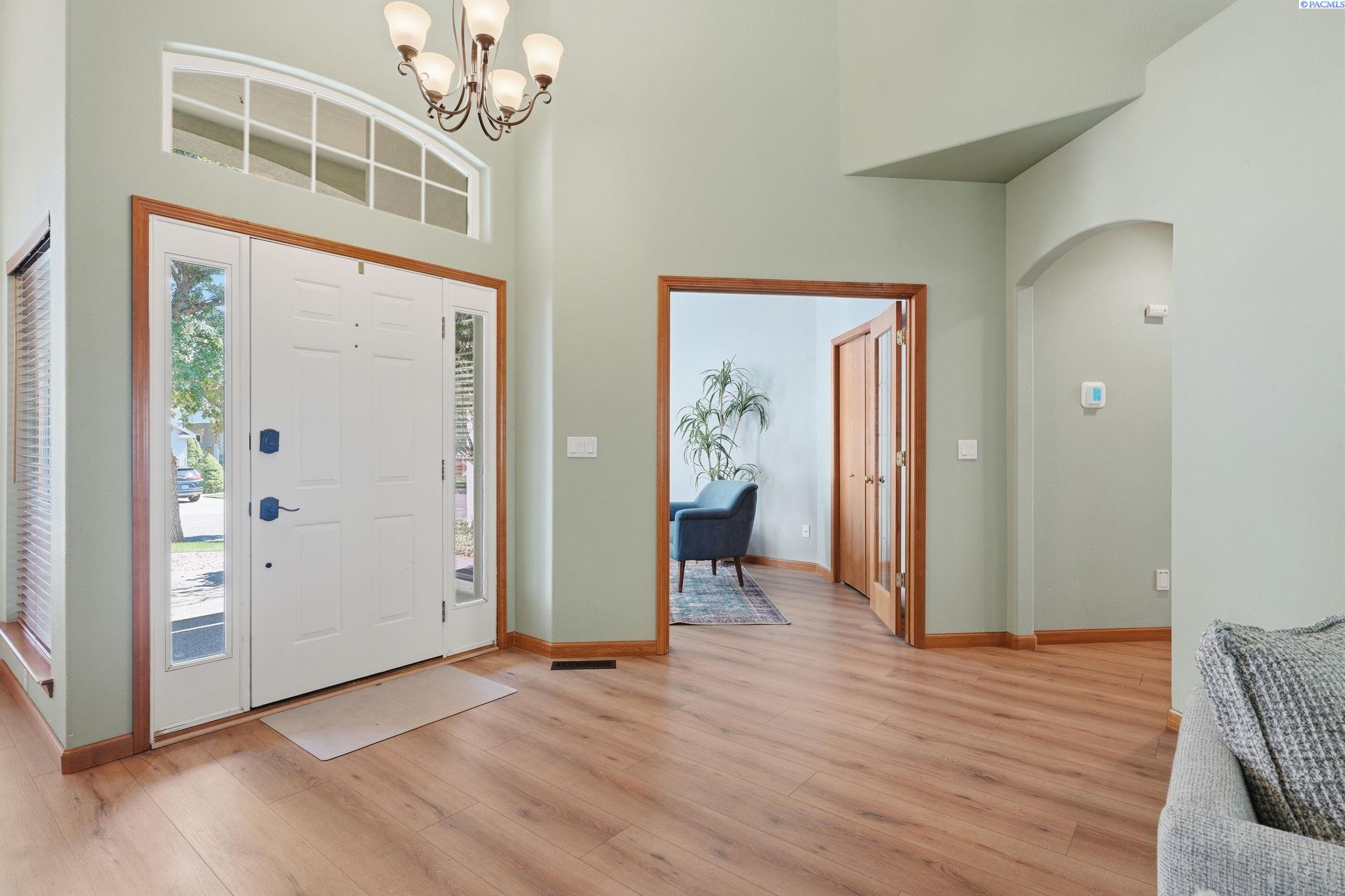 143 Mesa Dr, Richland, WA 99352