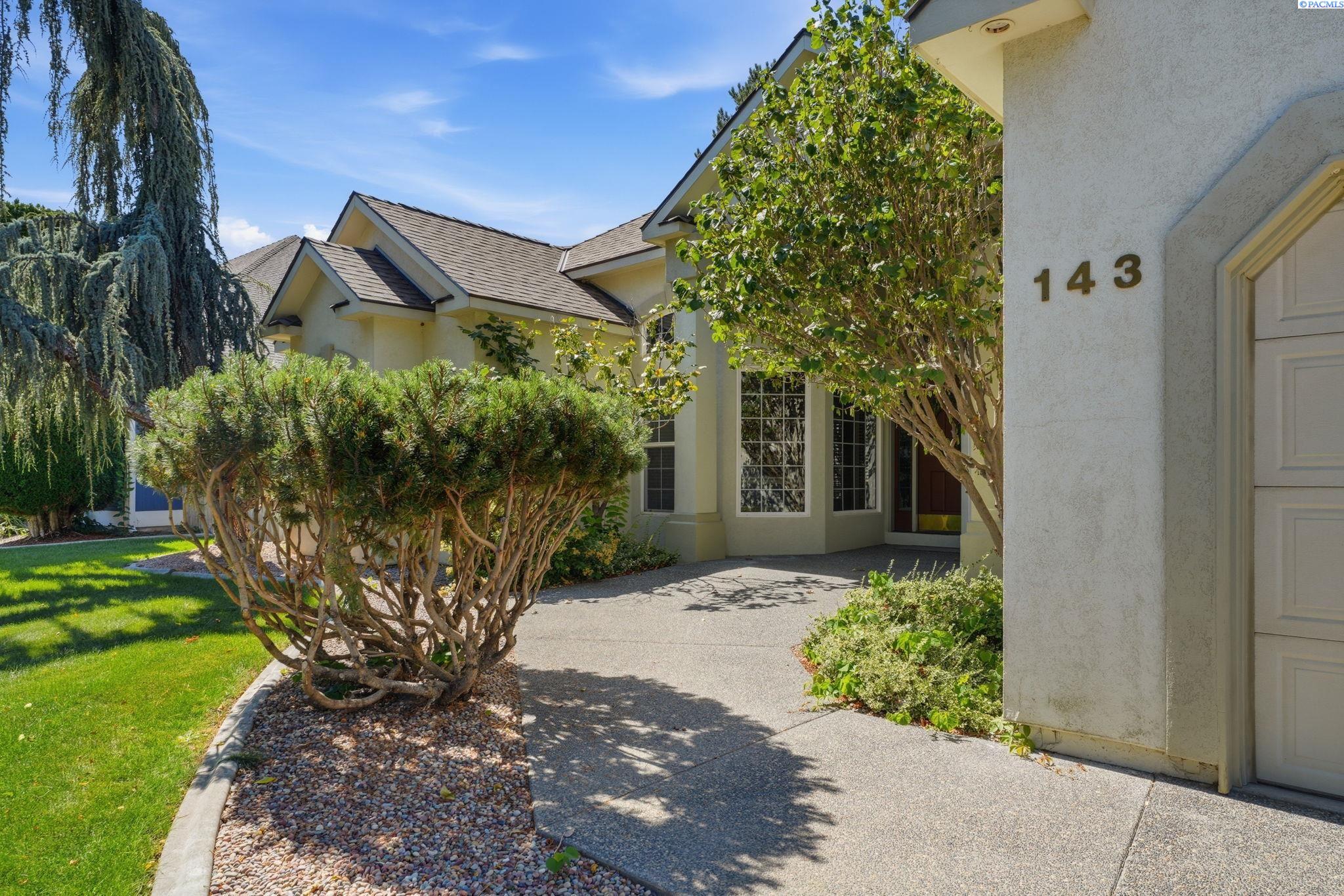 143 Mesa Dr, Richland, WA 99352