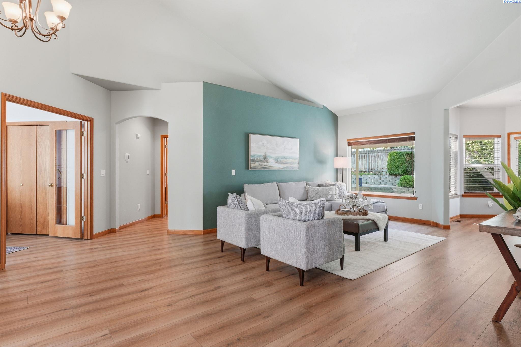 143 Mesa Dr, Richland, WA 99352