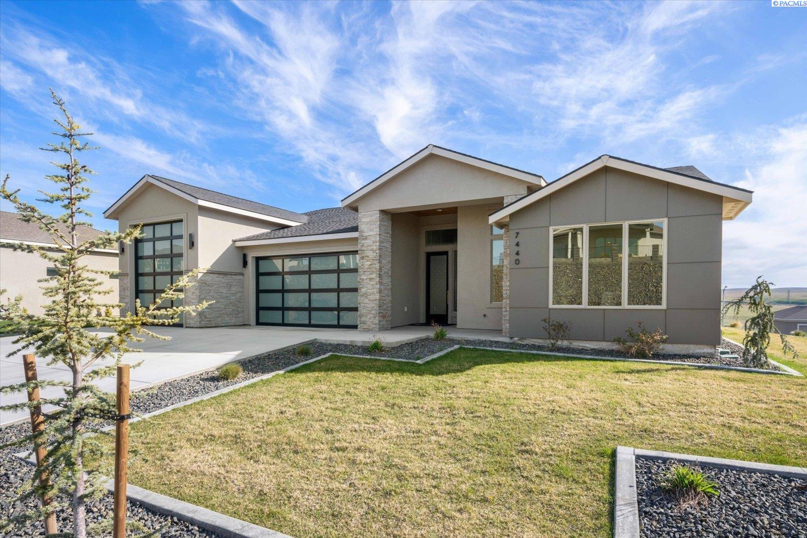 7440 W 22nd Pl, Kennewick, WA 99338
