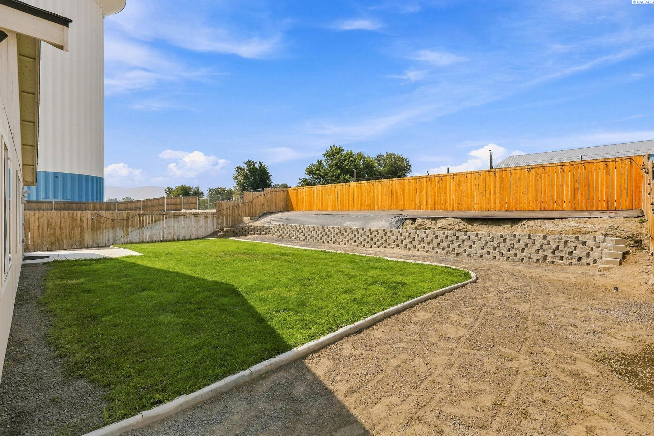 1511 13th St, Benton City, WA 99320