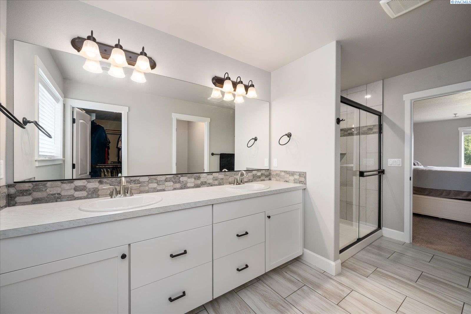 3211 Indigo Ln, Pasco, WA 99301