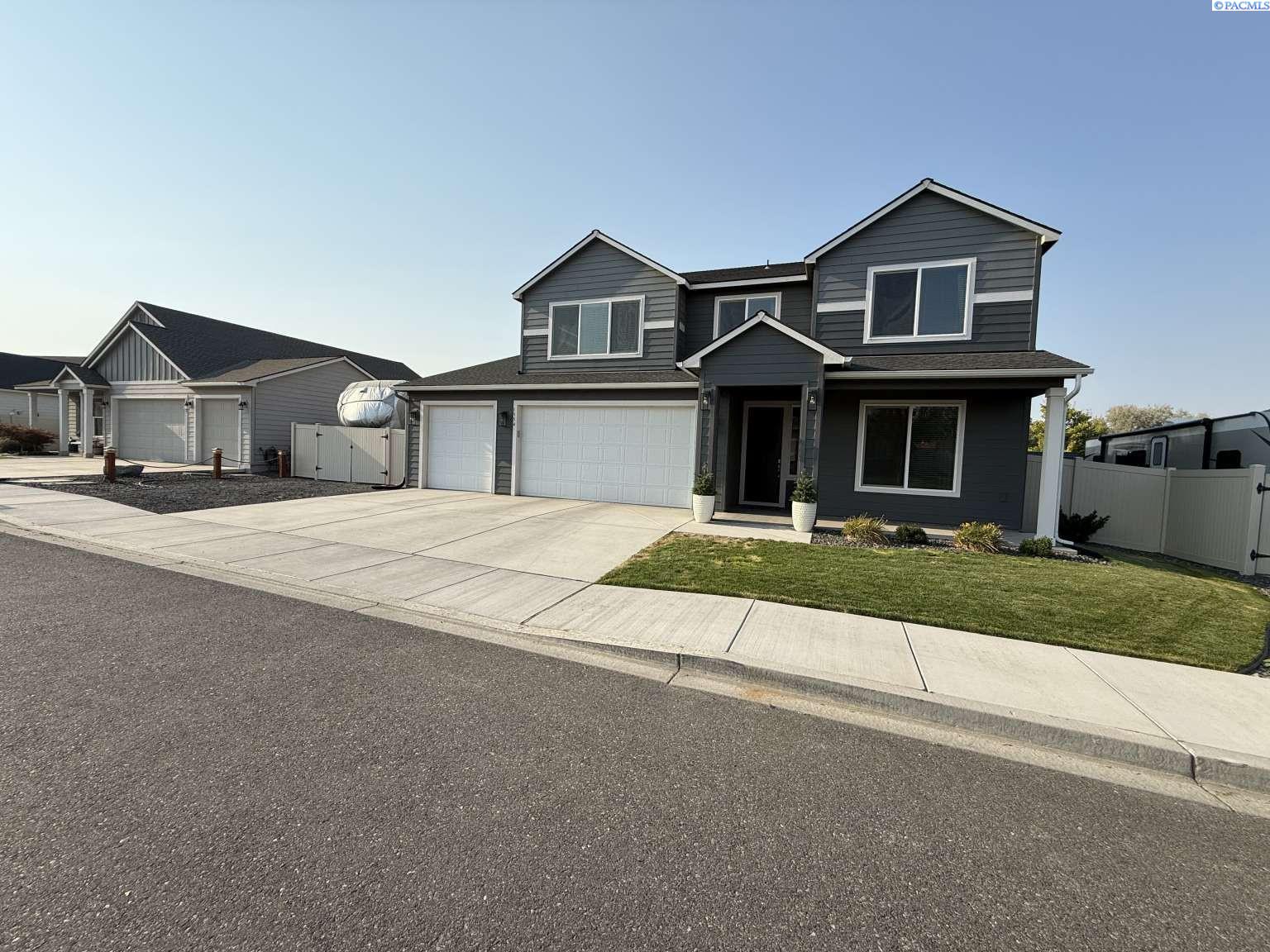 1554 W 32nd Ave, Kennewick, WA 99337