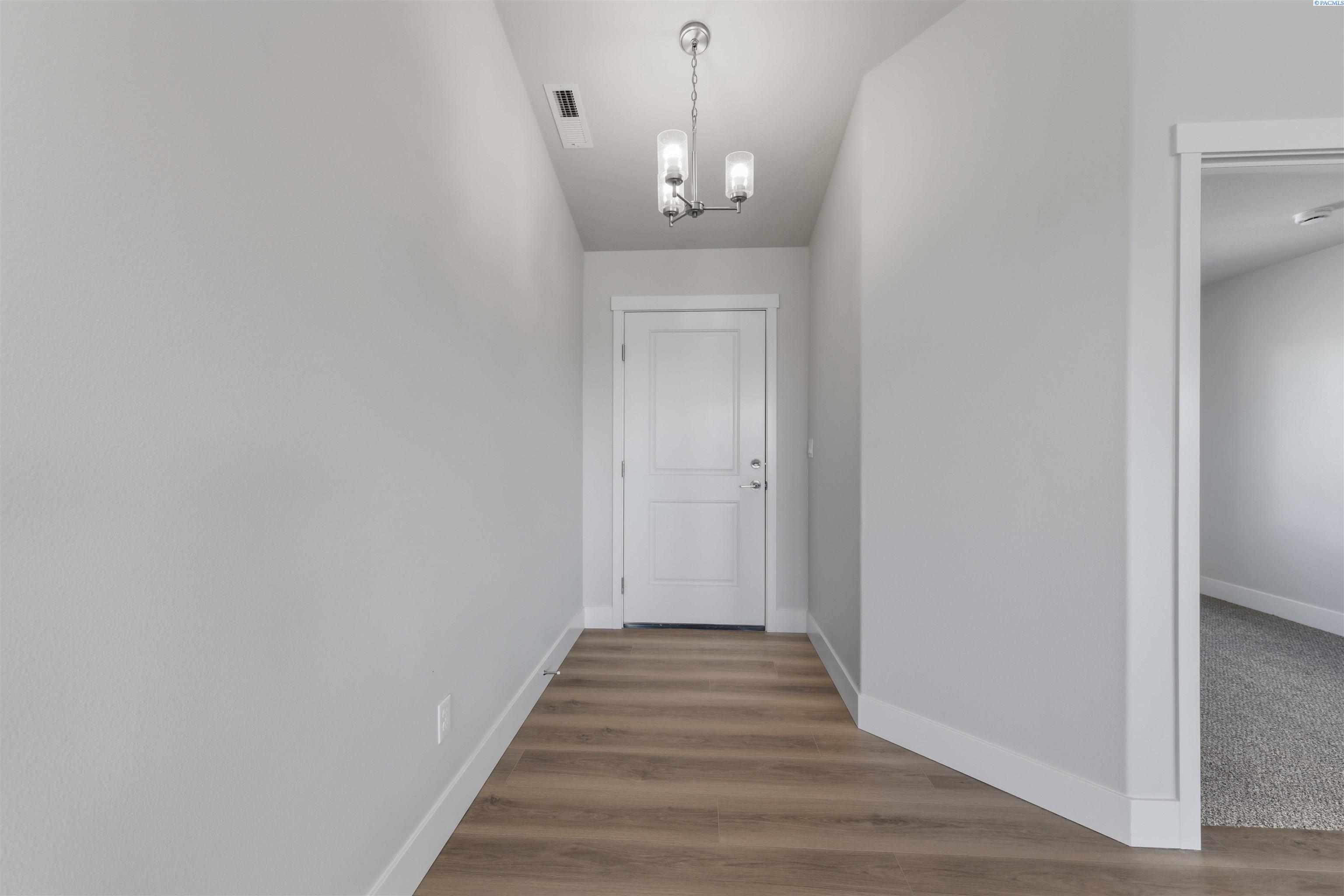 2946 S Osborne St, Kennewick, WA 99338