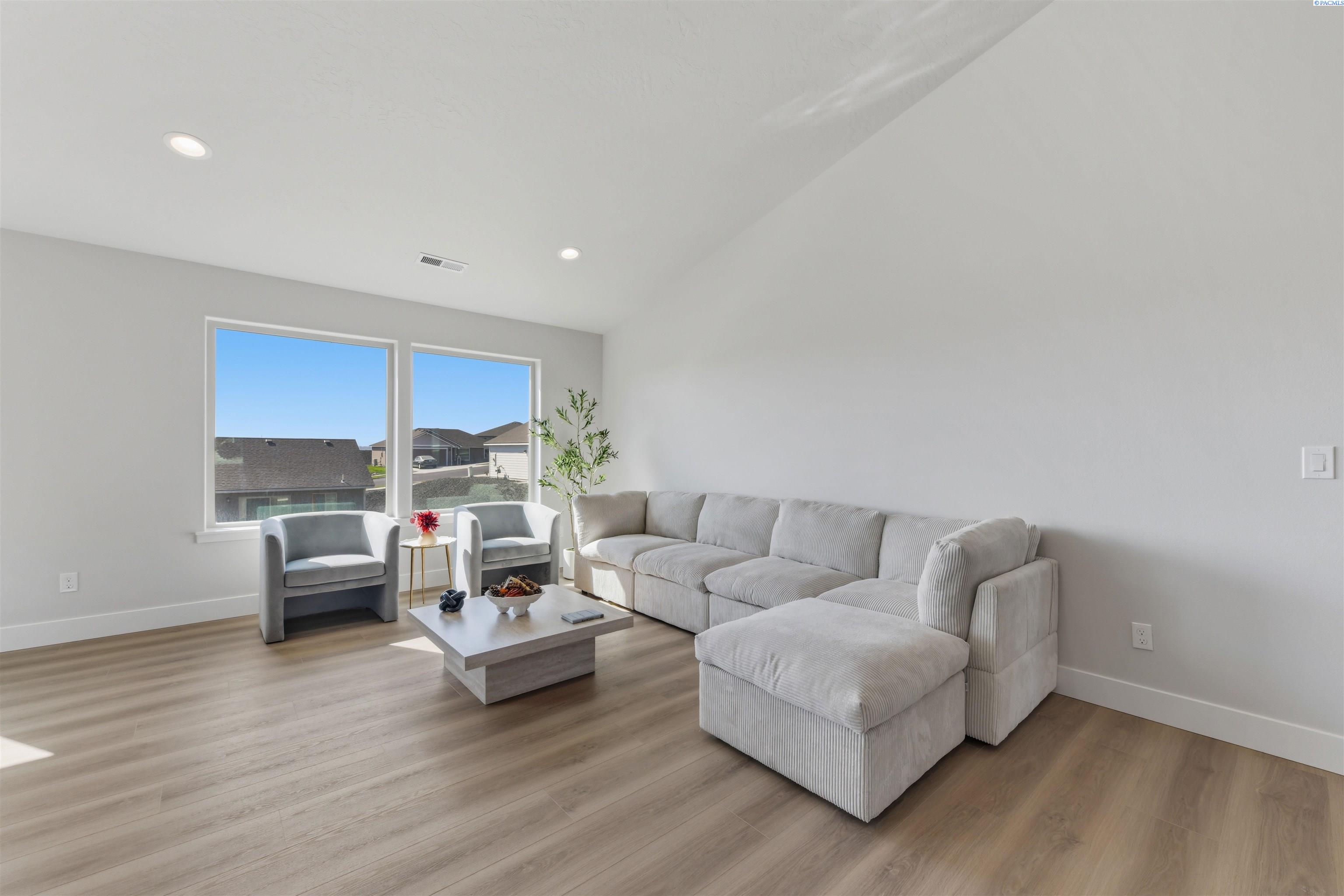 2946 S Osborne St, Kennewick, WA 99338