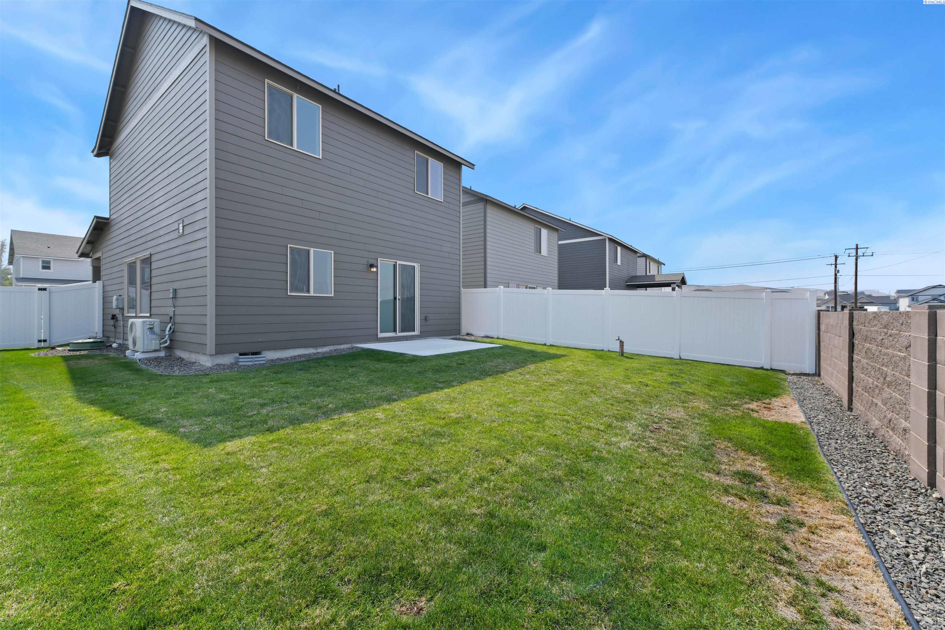 7632 Grapevine Ct, West Richland, WA 99353