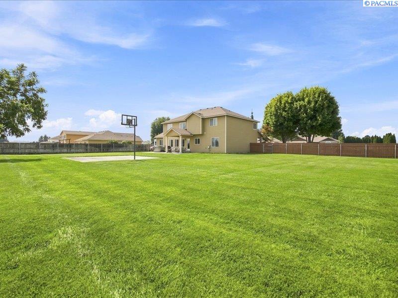 1421 N Road 59, Pasco, WA 99301
