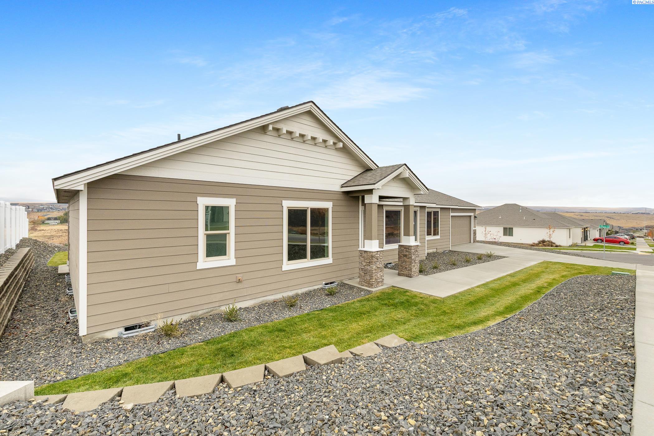 6327 W 28th Ave, Kennewick, WA 99338
