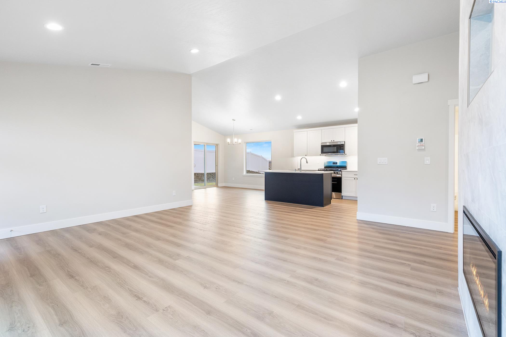6327 W 28th Ave, Kennewick, WA 99338