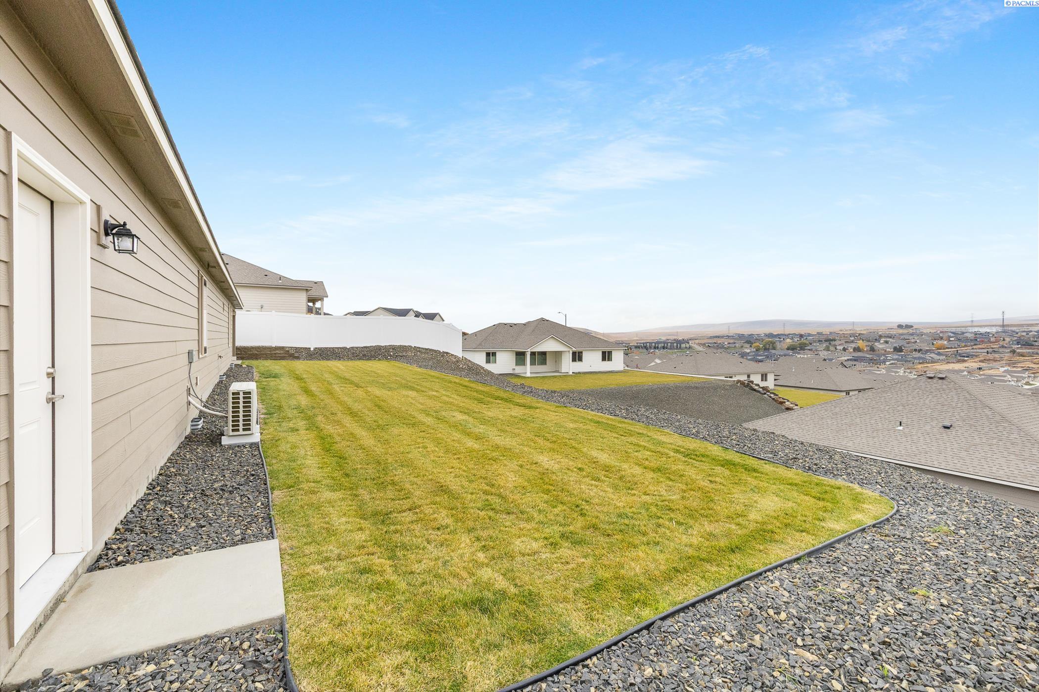 6327 W 28th Ave, Kennewick, WA 99338
