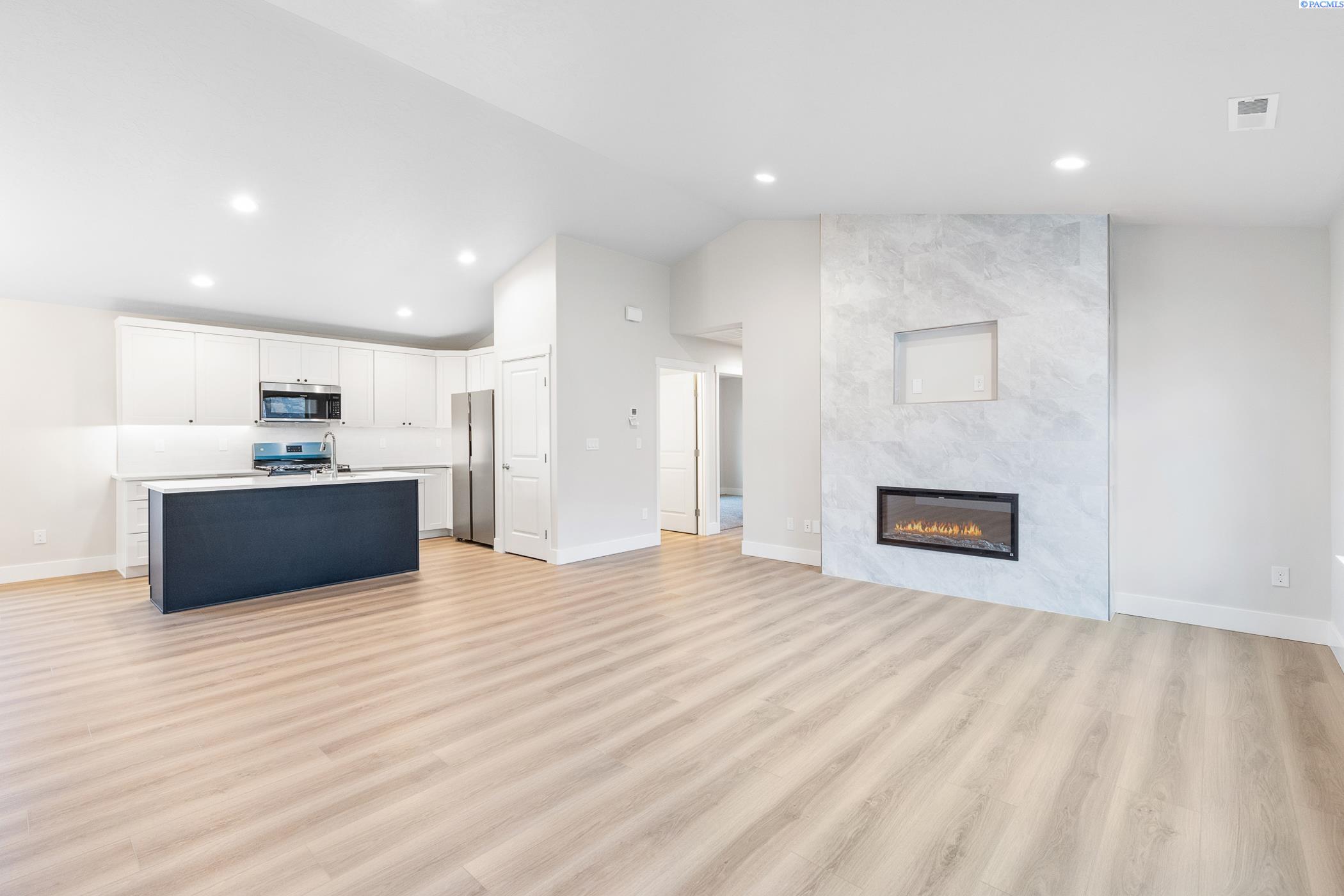 6327 W 28th Ave, Kennewick, WA 99338