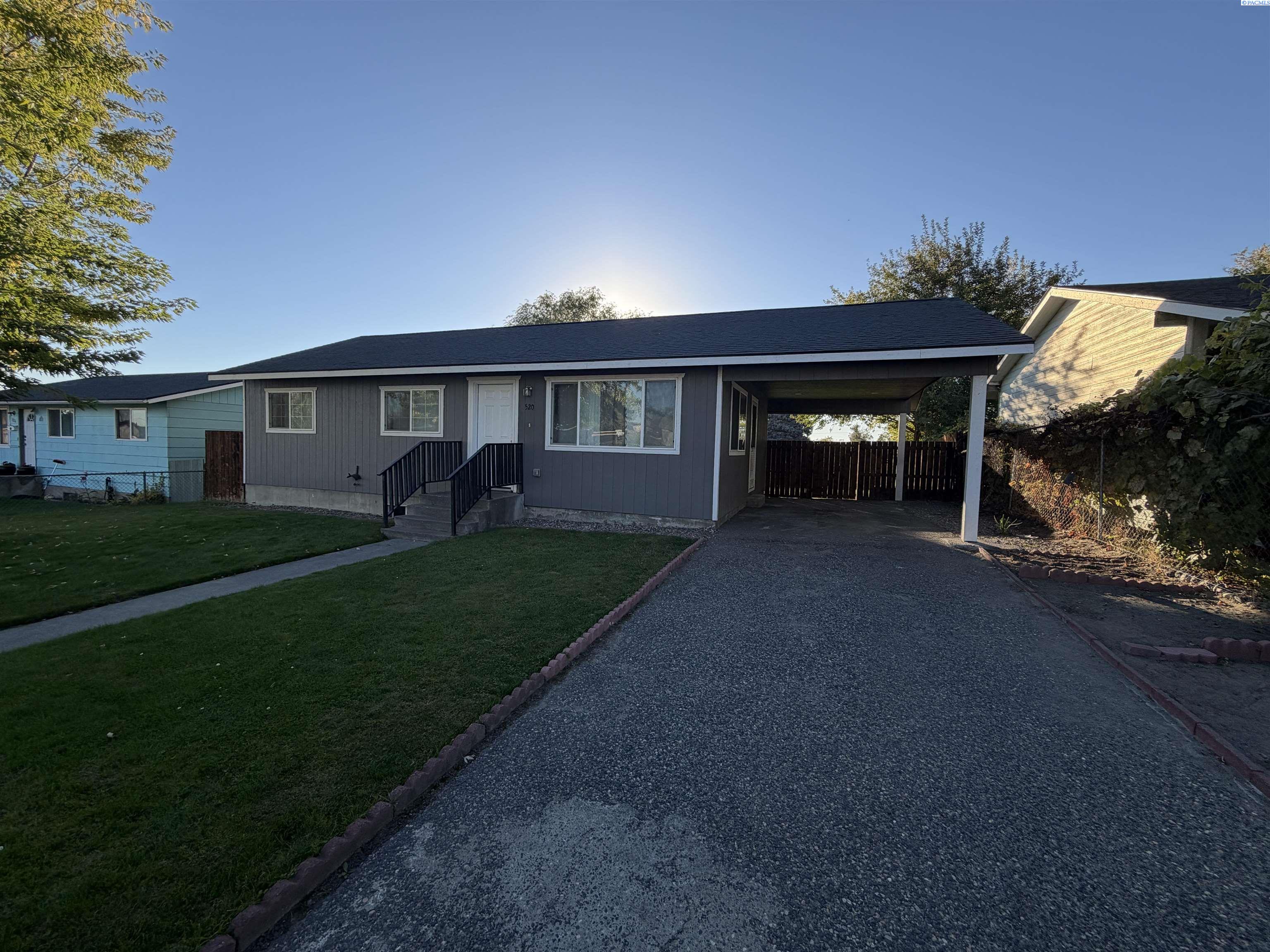 520 S Douglas Ave, Pasco, WA 99301