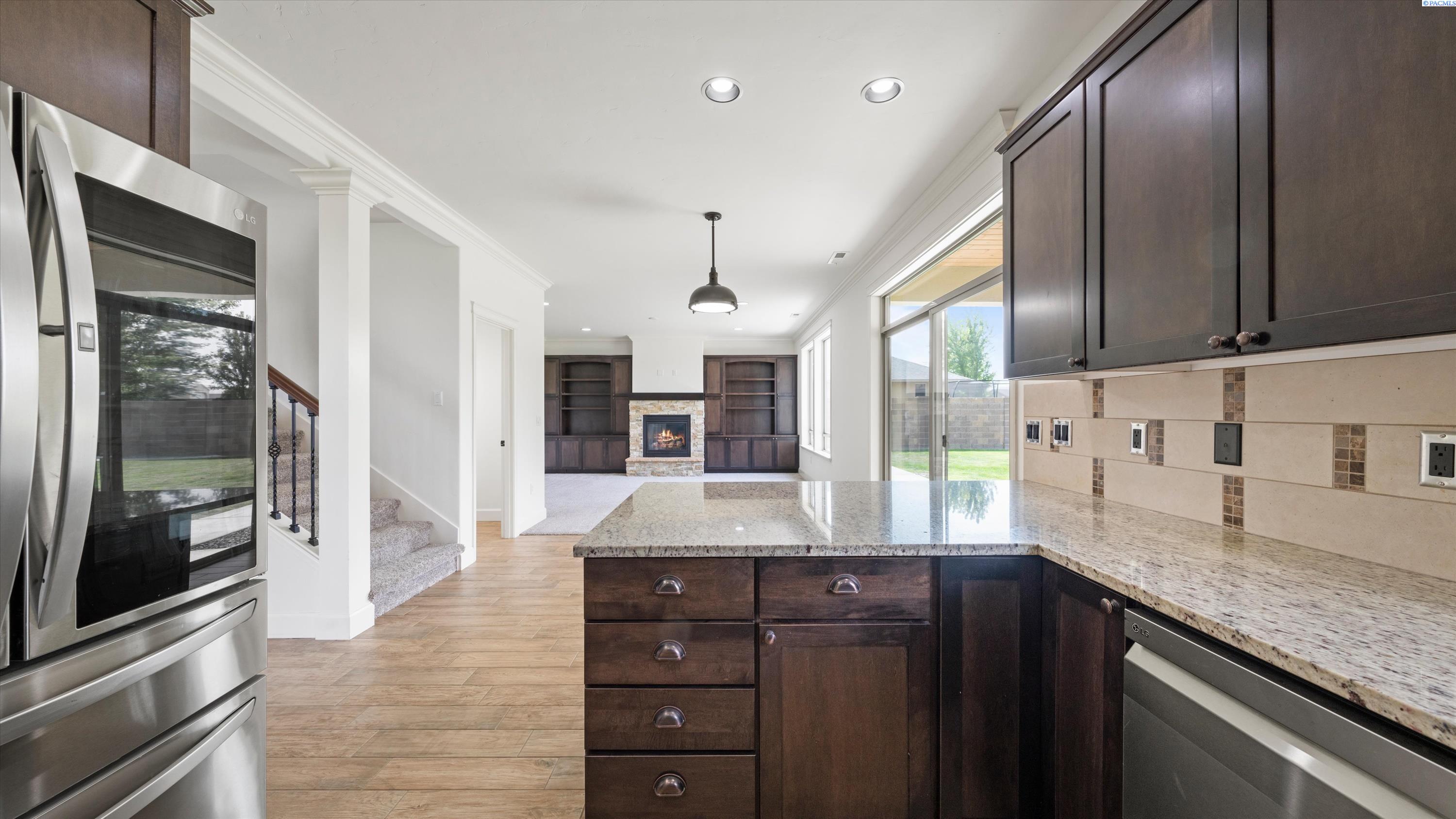 90436 E Summit View Dr, Kennewick, WA 99338