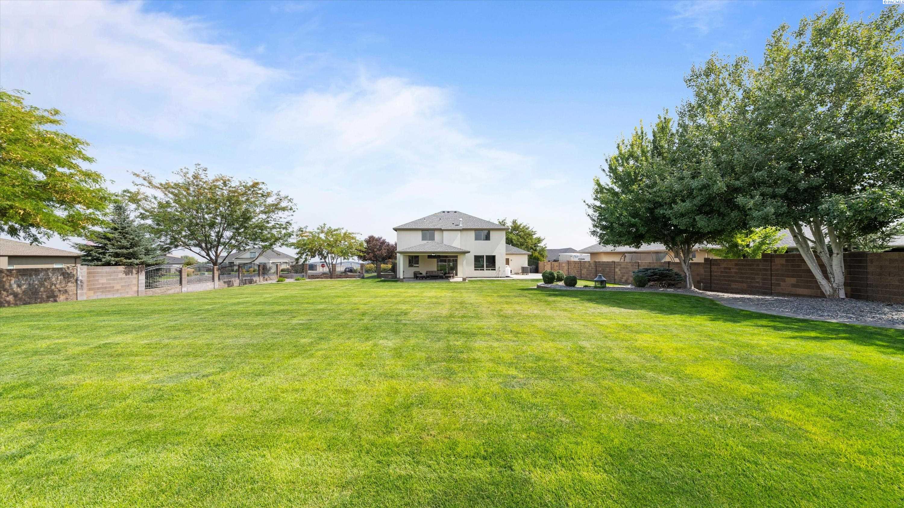 90436 E Summit View Dr, Kennewick, WA 99338