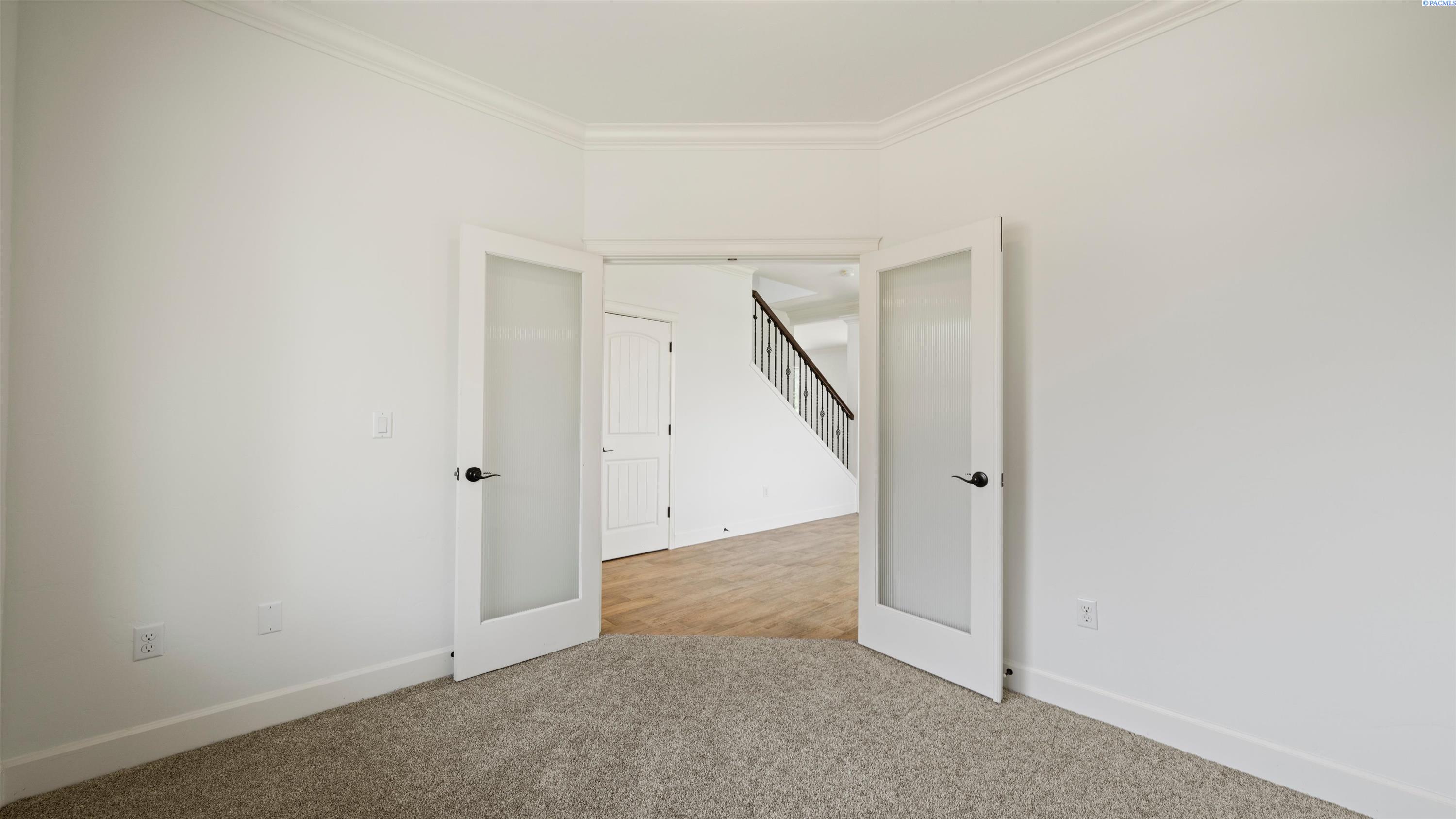 90436 E Summit View Dr, Kennewick, WA 99338