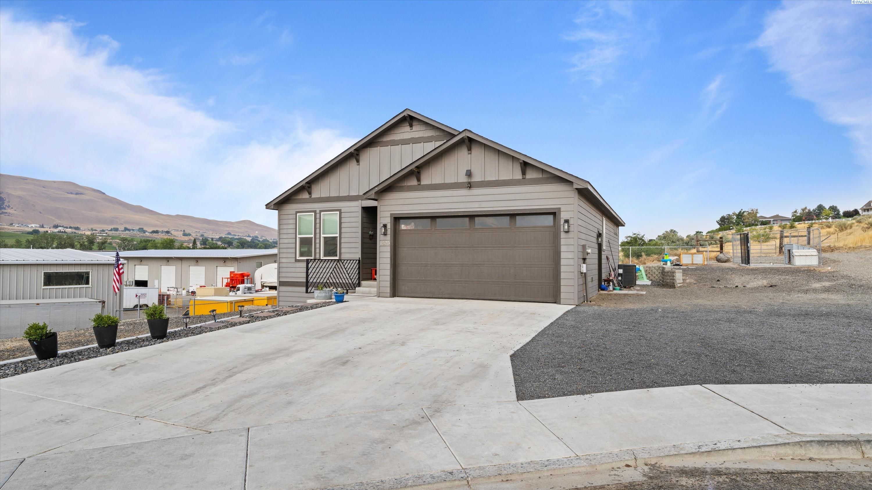 1525 Della Ave, Benton City, WA 99320