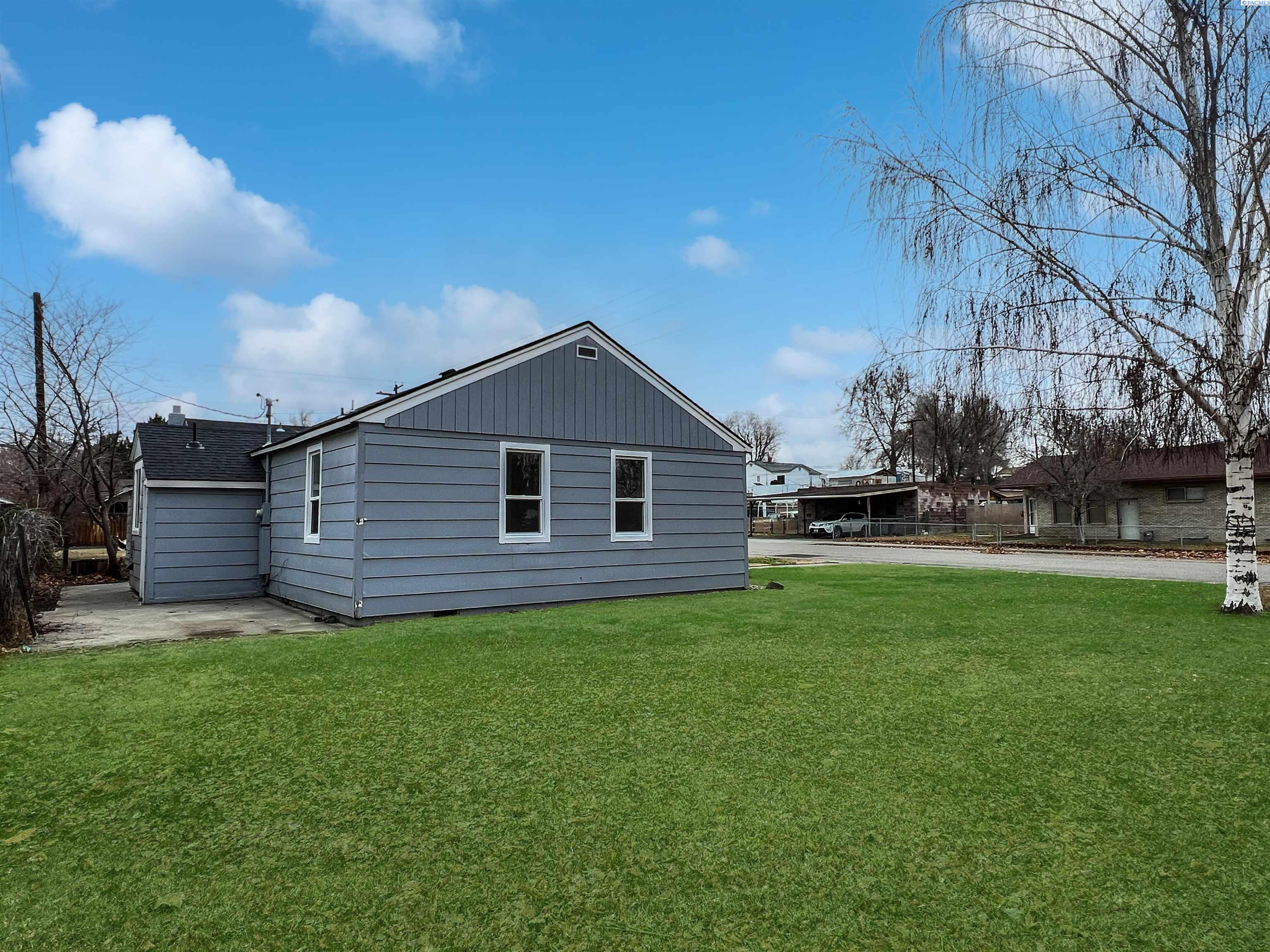 522 S Date St, Kennewick, WA 99336