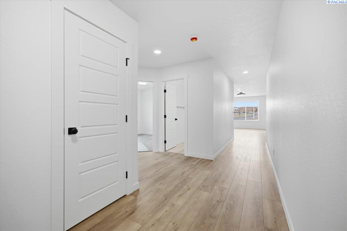 10058 S Clodfelter Rd, Kennewick, WA 99338