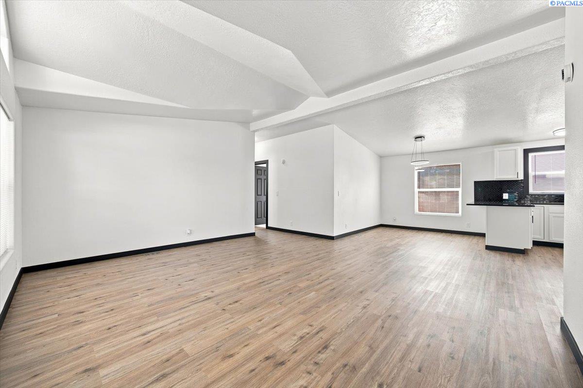 2906 W 7th Ave #32, Kennewick, WA 99337