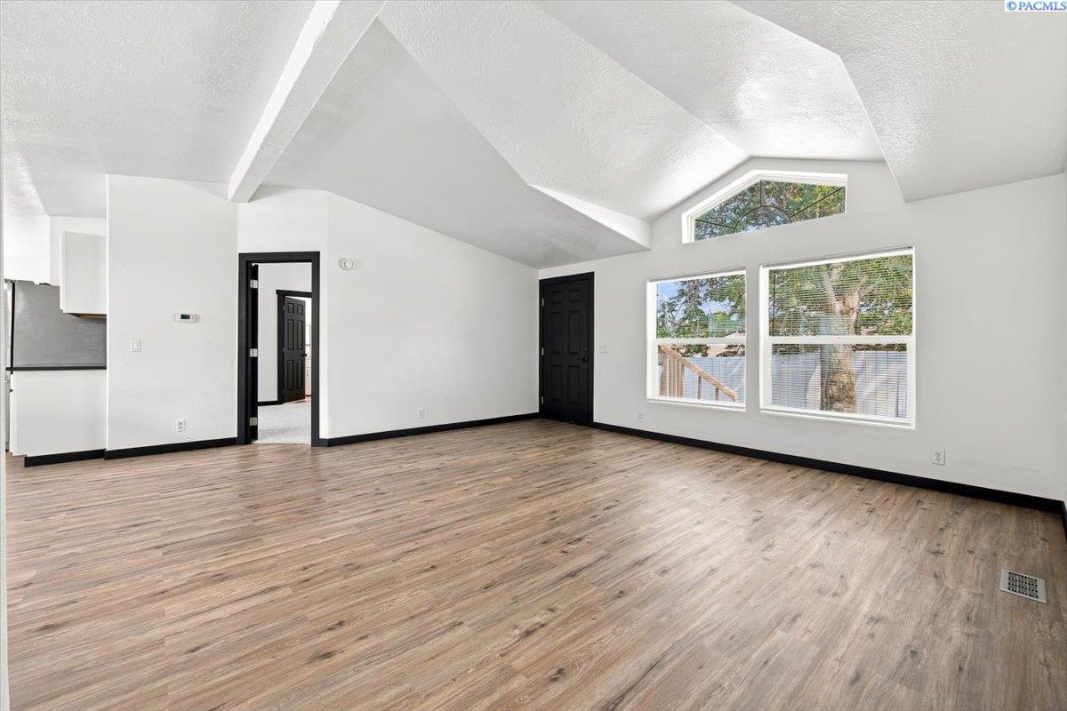 2906 W 7th Ave #32, Kennewick, WA 99337