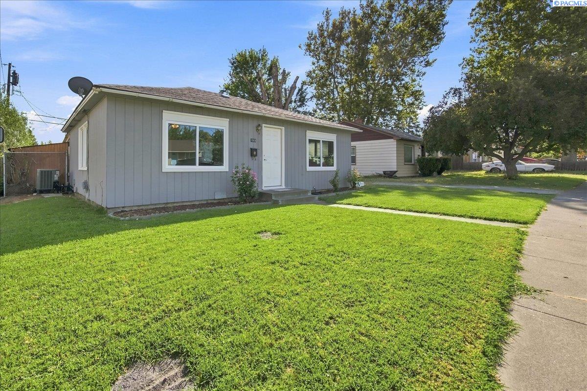 1909 W 3rd Ave, Kennewick, WA 99336