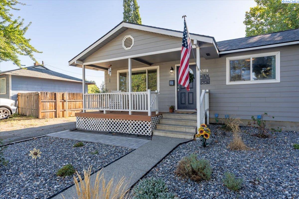 2032 Cascade Ave, Richland, WA 99354