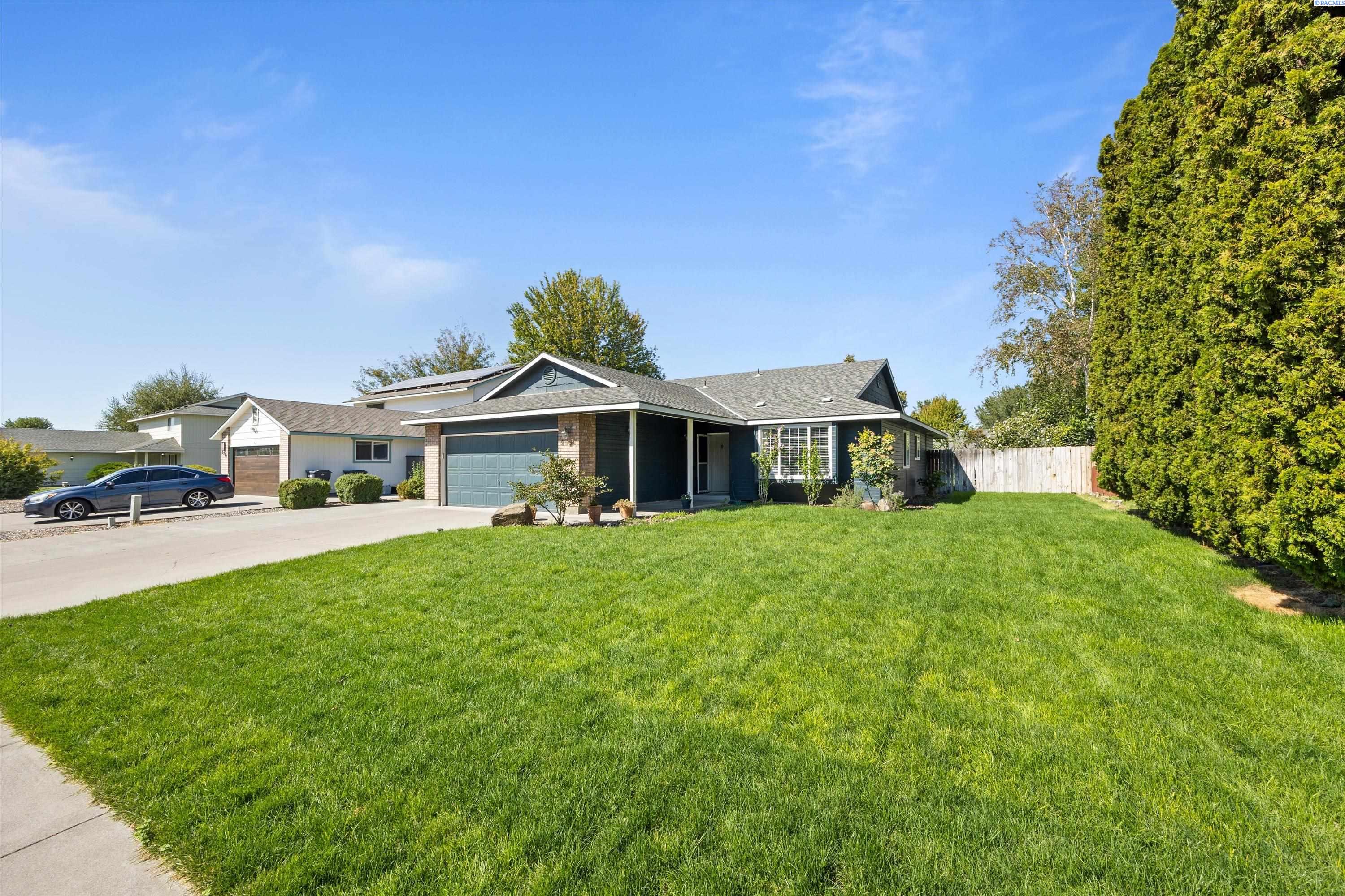 2351 Hummingbird Ln, West Richland, WA 99353