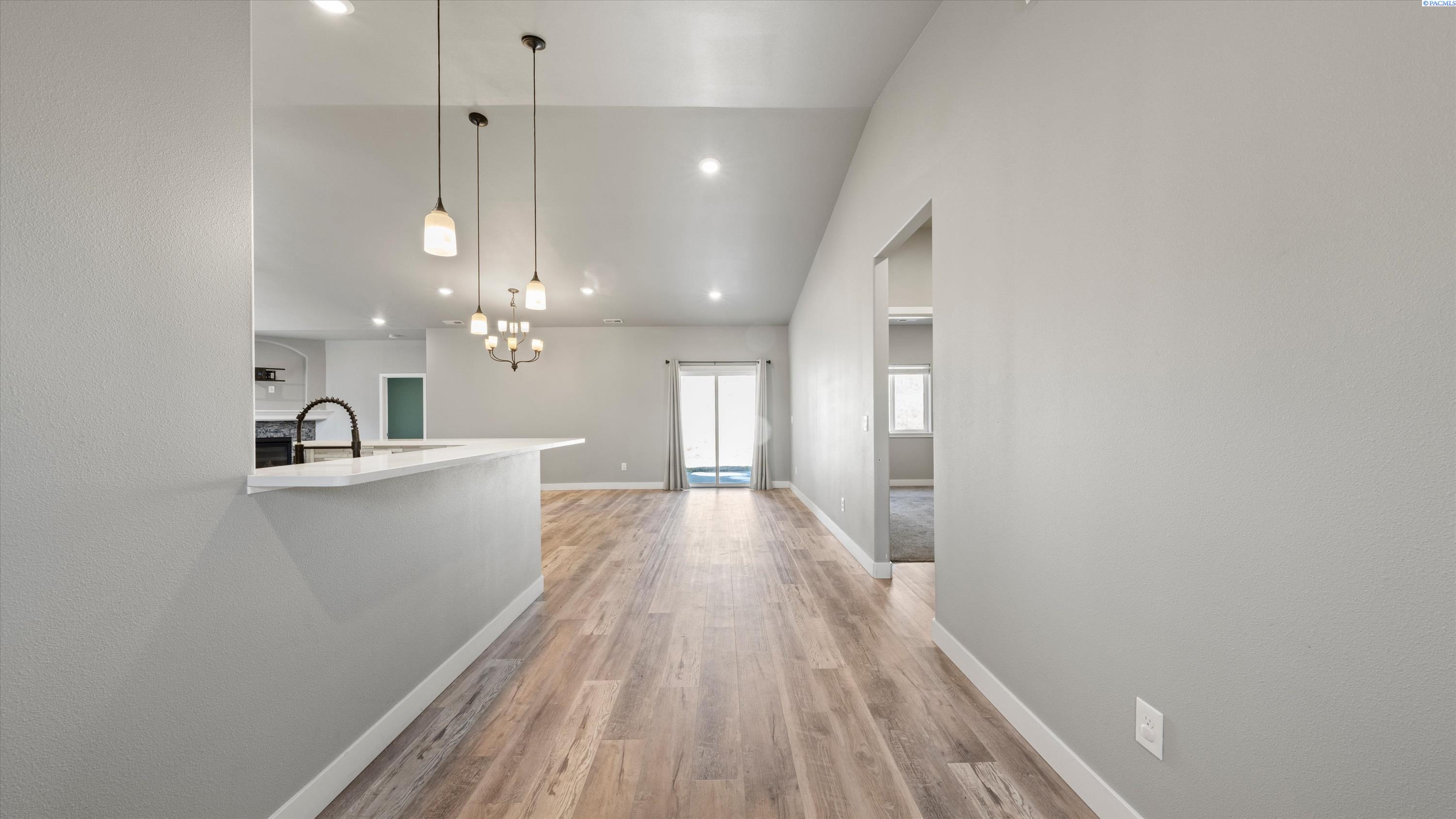 352 E Davis St, Connell, WA 99326