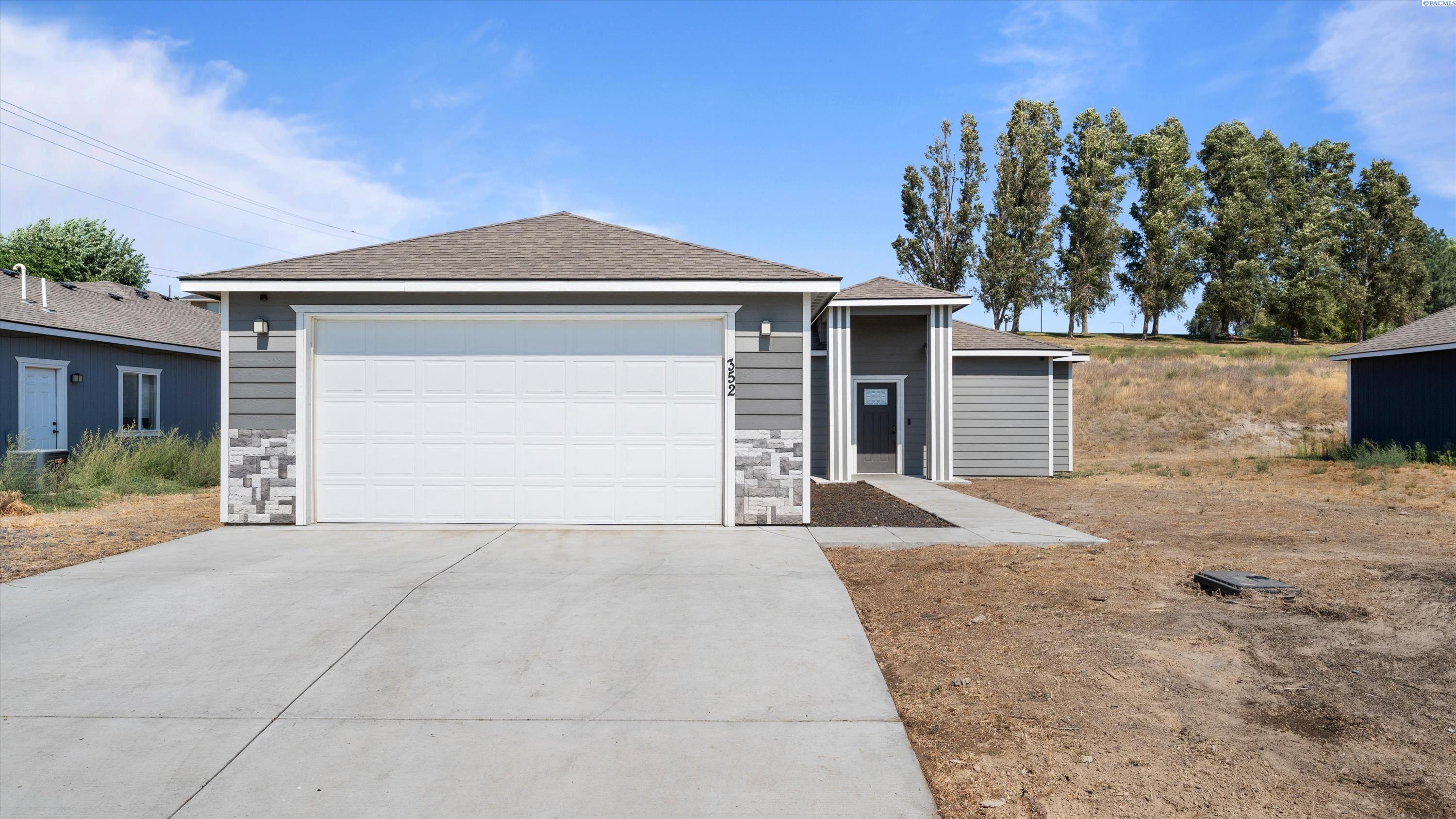 352 E Davis St, Connell, WA 99326