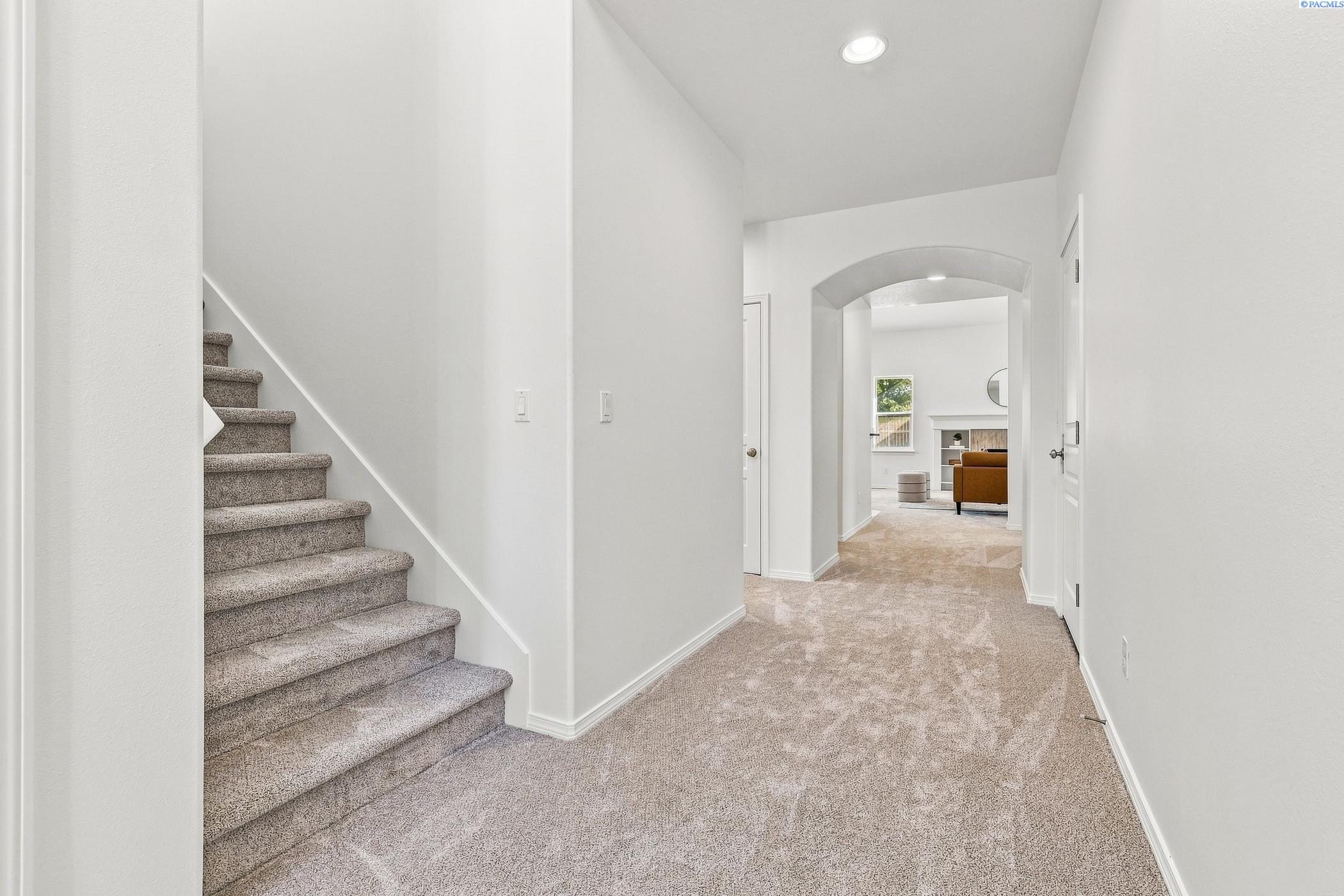 2744 Madrona, West Richland, WA 99353